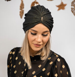 Turban negru-auriu din tricot